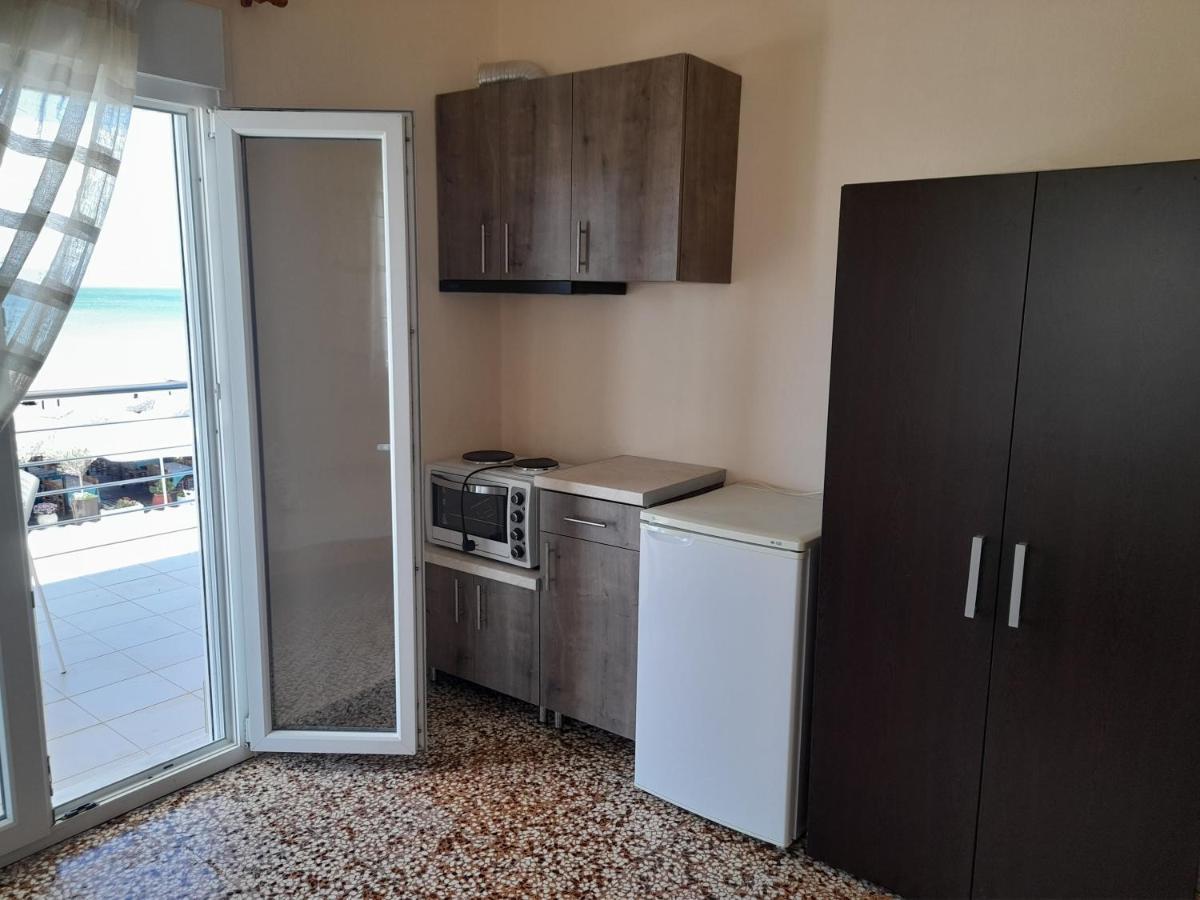 Isalos Apartments Studios Néoi Epivátai Extérieur photo